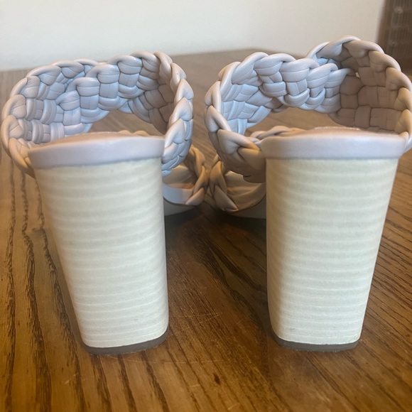 Sandals.. worn one time. Perfect condition - Picture 6 of 9